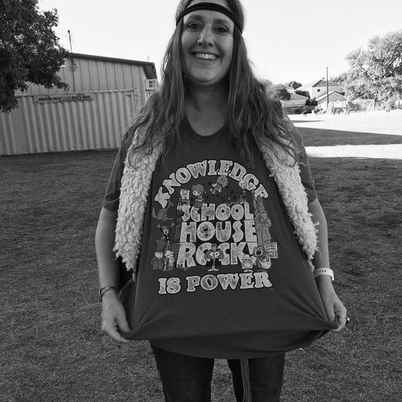 Meet your Posher, Nikki - Picture 3 of 4